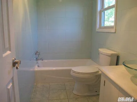 5 elm Street, North Hempstead, NY, 4 Bedrooms Bedrooms, 9 Rooms Rooms,3 BathroomsBathrooms,Residential Lease,For Rent,elm,0,1030381 5 elm Street, North Hempstead, NY, 4 Bedrooms Bedrooms, 9 Rooms Rooms,3 BathroomsBathrooms,Residential Lease,For Rent,elm,0,1030381