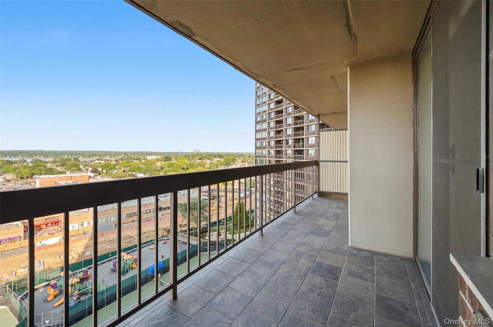 2 Bay Club Drive, New York, NY, 2 Bedrooms Bedrooms, 5 Rooms Rooms,1 BathroomBathrooms,Residential,For Rent,Bay Club,0,1030383 2 Bay Club Drive, New York, NY, 2 Bedrooms Bedrooms, 5 Rooms Rooms,1 BathroomBathrooms,Residential,For Rent,Bay Club,0,1030383