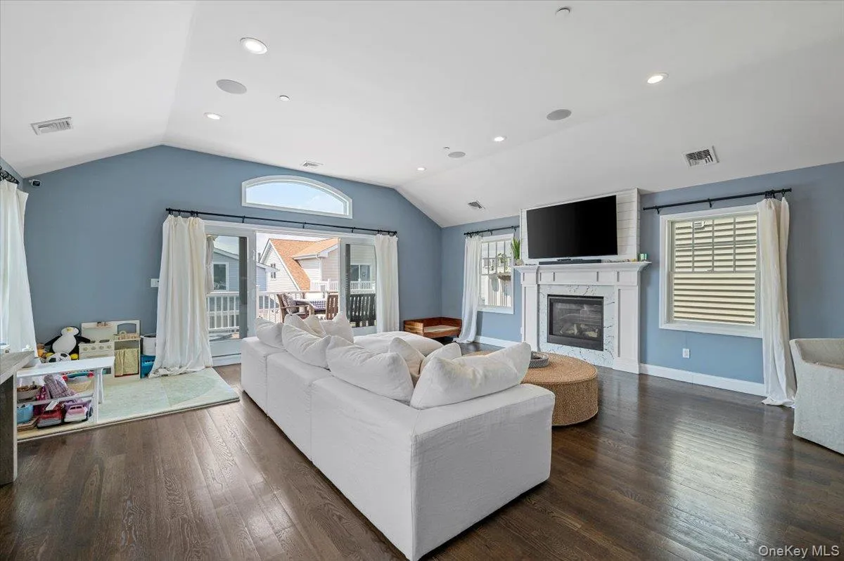 90 Alabama Street, Long Beach, NY, 3 Bedrooms Bedrooms, 6 Rooms Rooms,2 BathroomsBathrooms,Residential,For Rent,Alabama,0,1030387 90 Alabama Street, Long Beach, NY, 3 Bedrooms Bedrooms, 6 Rooms Rooms,2 BathroomsBathrooms,Residential,For Rent,Alabama,0,1030387