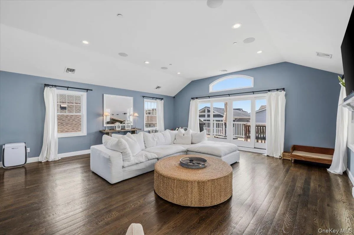 90 Alabama Street, Long Beach, NY, 3 Bedrooms Bedrooms, 6 Rooms Rooms,2 BathroomsBathrooms,Residential,For Rent,Alabama,0,1030387 90 Alabama Street, Long Beach, NY, 3 Bedrooms Bedrooms, 6 Rooms Rooms,2 BathroomsBathrooms,Residential,For Rent,Alabama,0,1030387