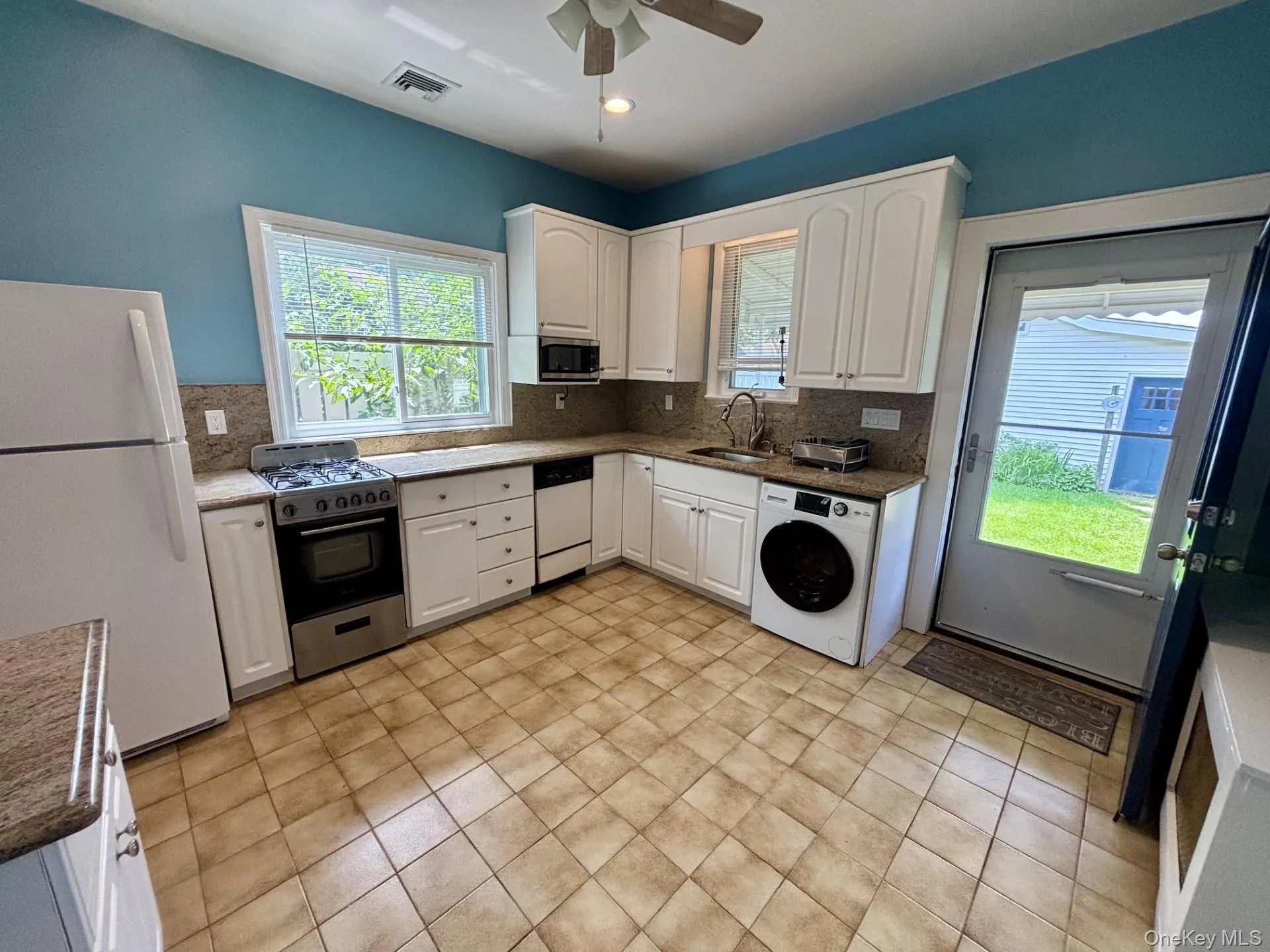 42 Bella Vista Avenue, Oyster Bay, NY, 1 Bedroom Bedrooms, 4 Rooms Rooms,1 BathroomBathrooms,Residential Lease,For Rent,Bella Vista,0,1030392 42 Bella Vista Avenue, Oyster Bay, NY, 1 Bedroom Bedrooms, 4 Rooms Rooms,1 BathroomBathrooms,Residential Lease,For Rent,Bella Vista,0,1030392