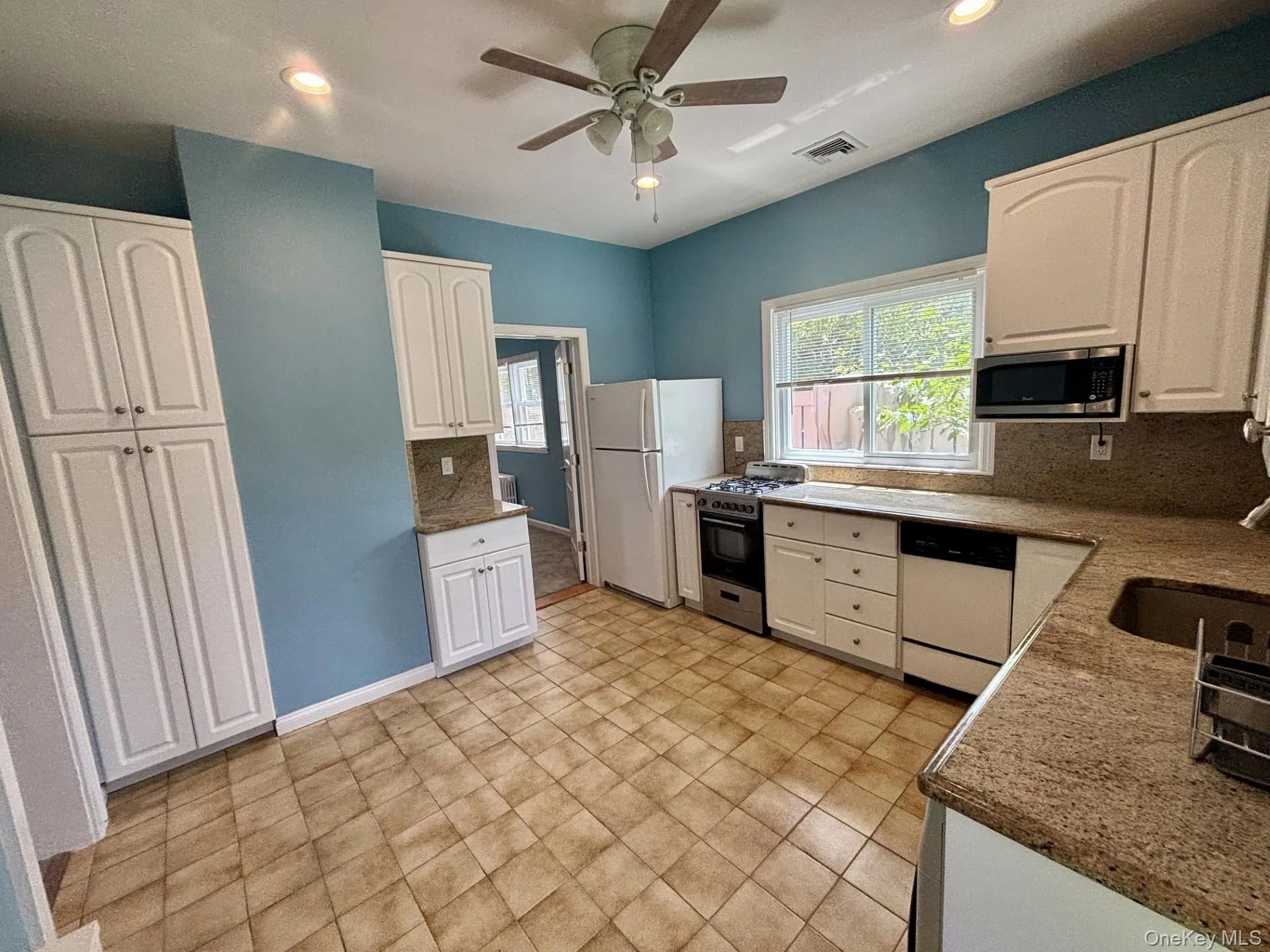 42 Bella Vista Avenue, Oyster Bay, NY, 1 Bedroom Bedrooms, 4 Rooms Rooms,1 BathroomBathrooms,Residential Lease,For Rent,Bella Vista,0,1030392 42 Bella Vista Avenue, Oyster Bay, NY, 1 Bedroom Bedrooms, 4 Rooms Rooms,1 BathroomBathrooms,Residential Lease,For Rent,Bella Vista,0,1030392