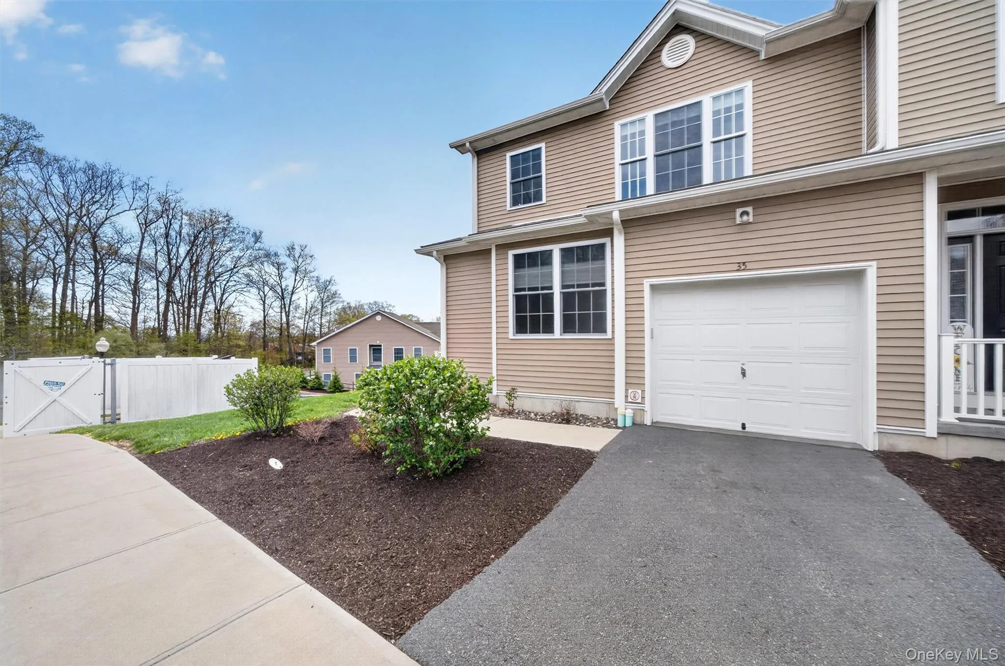 Garage in front for convenience. Garage in front for convenience.