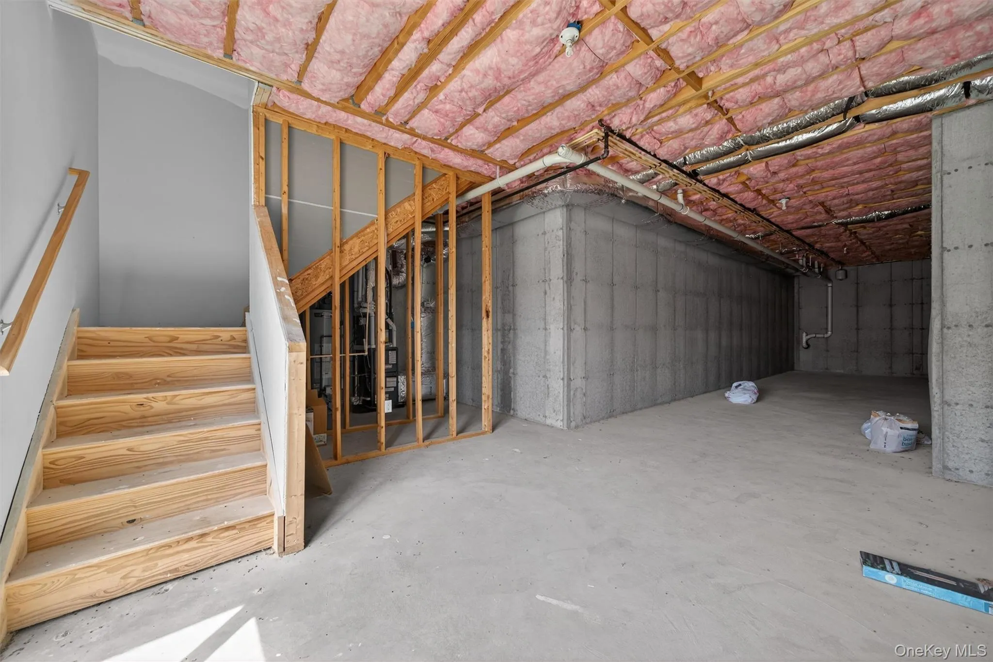 Full Basement -High ceilings Full Basement -High ceilings