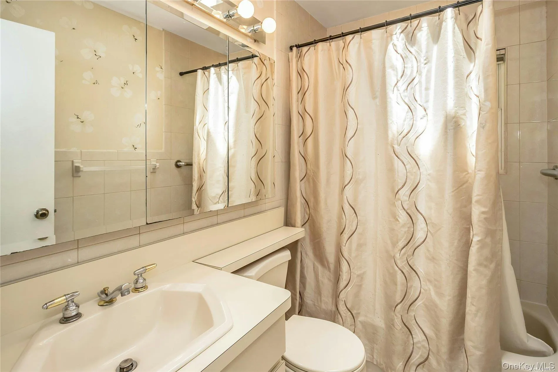 83 Knickerbocker Road, Oyster Bay, NY, 3 Bedrooms Bedrooms, 6 Rooms Rooms,2 BathroomsBathrooms,Residential Lease,For Rent,Knickerbocker,0,1030398 83 Knickerbocker Road, Oyster Bay, NY, 3 Bedrooms Bedrooms, 6 Rooms Rooms,2 BathroomsBathrooms,Residential Lease,For Rent,Knickerbocker,0,1030398