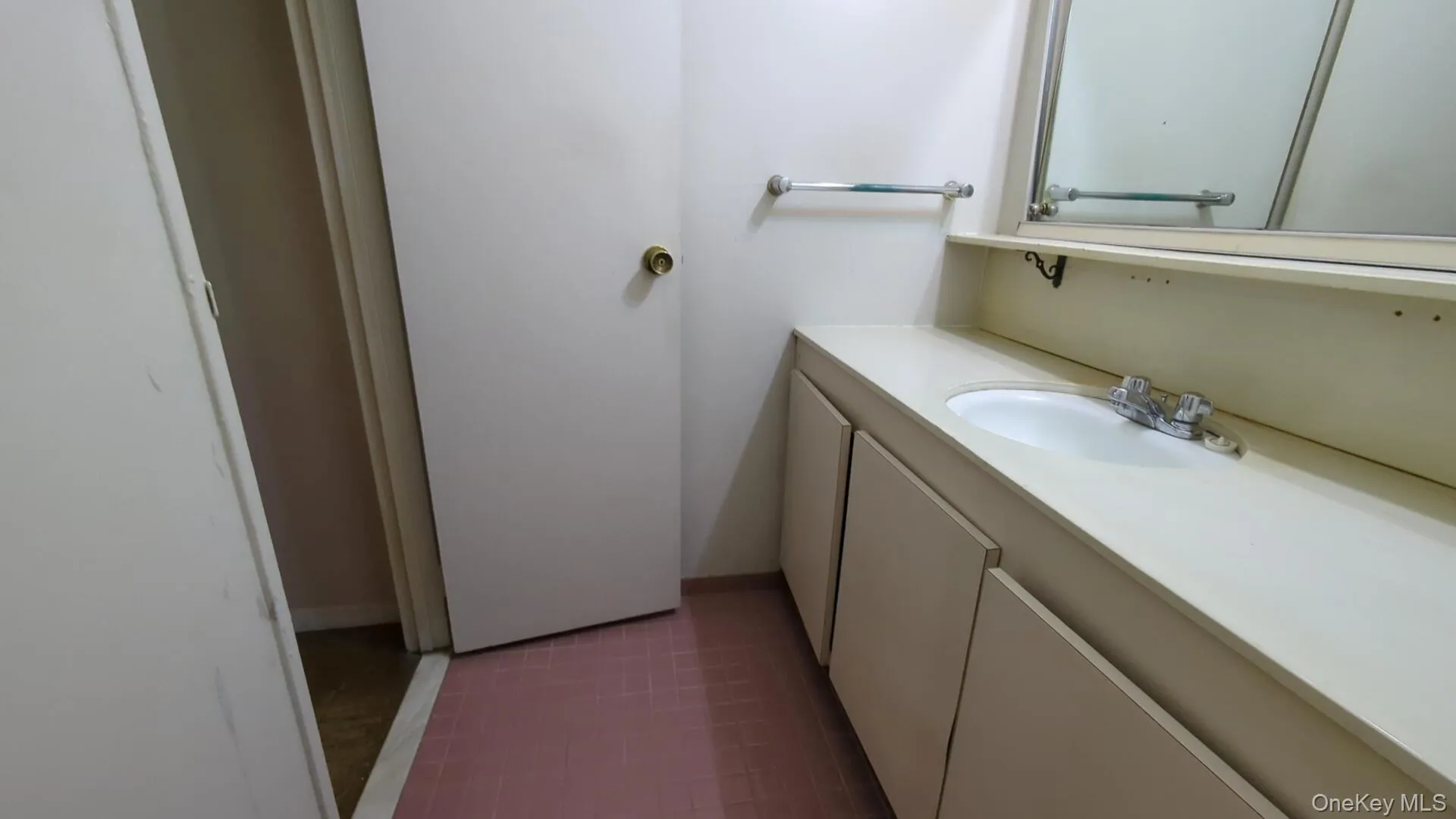 1101 Midland Avenue, Yonkers, NY, 2 Bedrooms Bedrooms, 4 Rooms Rooms,1 BathroomBathrooms,Residential,For Rent,Midland,0,1030402 1101 Midland Avenue, Yonkers, NY, 2 Bedrooms Bedrooms, 4 Rooms Rooms,1 BathroomBathrooms,Residential,For Rent,Midland,0,1030402