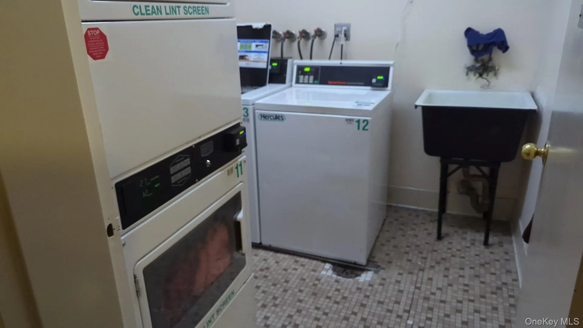 There is a laundry room on each floor. There is a laundry room on each floor.