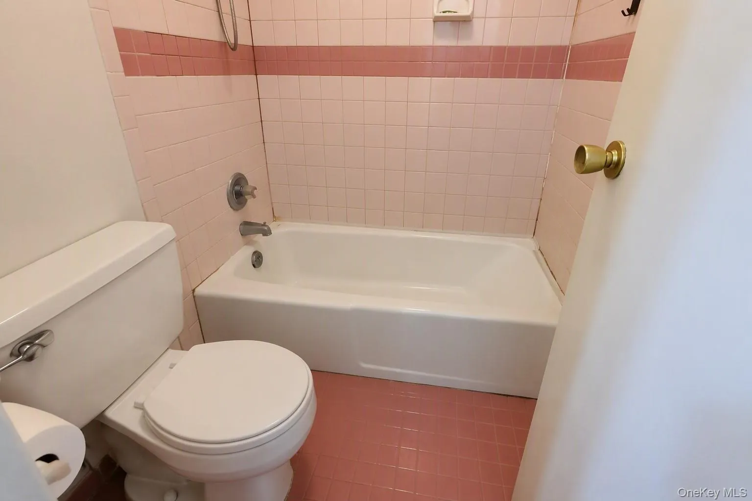 1101 Midland Avenue, Yonkers, NY, 2 Bedrooms Bedrooms, 4 Rooms Rooms,1 BathroomBathrooms,Residential,For Rent,Midland,0,1030402 1101 Midland Avenue, Yonkers, NY, 2 Bedrooms Bedrooms, 4 Rooms Rooms,1 BathroomBathrooms,Residential,For Rent,Midland,0,1030402