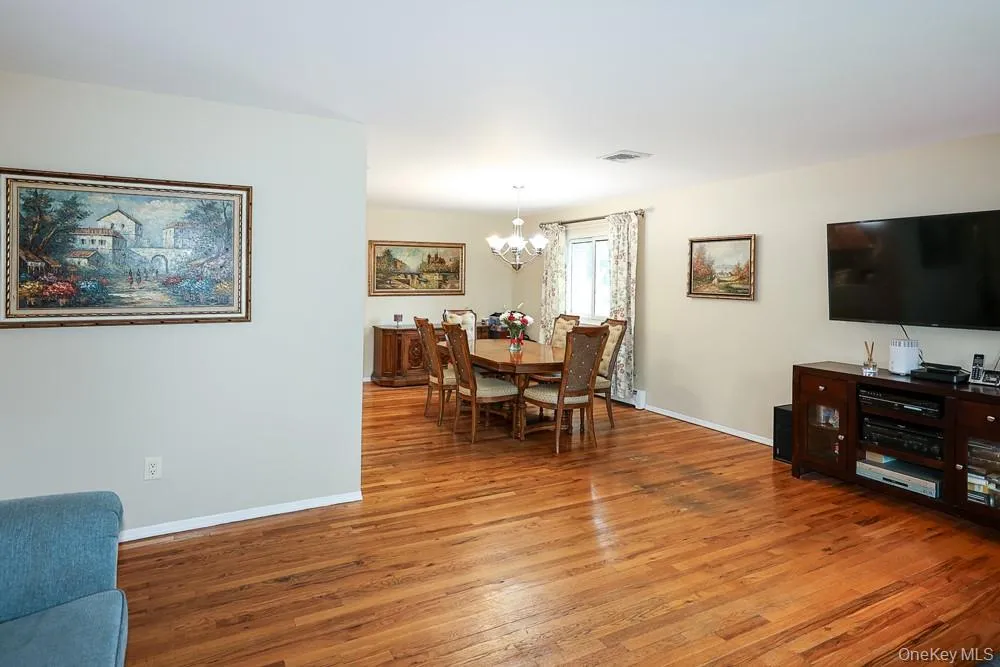 555 Windsor Avenue, Islip, NY, 4 Bedrooms Bedrooms, 7 Rooms Rooms,2 BathroomsBathrooms,Residential,For Rent,Windsor,0,1030408 555 Windsor Avenue, Islip, NY, 4 Bedrooms Bedrooms, 7 Rooms Rooms,2 BathroomsBathrooms,Residential,For Rent,Windsor,0,1030408
