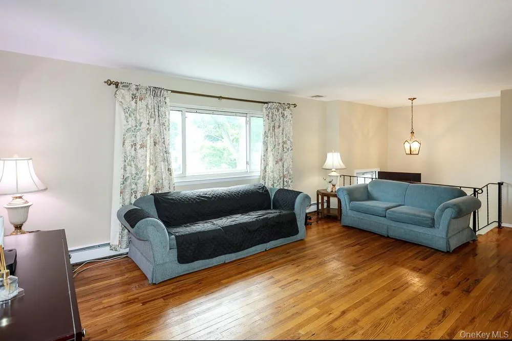 555 Windsor Avenue, Islip, NY, 4 Bedrooms Bedrooms, 7 Rooms Rooms,2 BathroomsBathrooms,Residential,For Rent,Windsor,0,1030408 555 Windsor Avenue, Islip, NY, 4 Bedrooms Bedrooms, 7 Rooms Rooms,2 BathroomsBathrooms,Residential,For Rent,Windsor,0,1030408