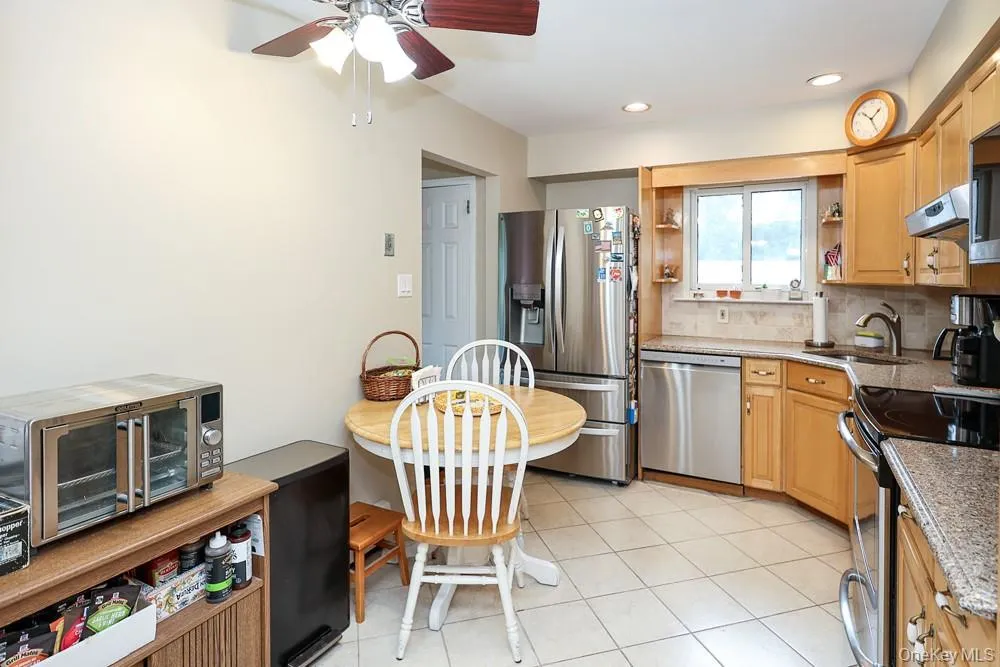 555 Windsor Avenue, Islip, NY, 4 Bedrooms Bedrooms, 7 Rooms Rooms,2 BathroomsBathrooms,Residential,For Rent,Windsor,0,1030408 555 Windsor Avenue, Islip, NY, 4 Bedrooms Bedrooms, 7 Rooms Rooms,2 BathroomsBathrooms,Residential,For Rent,Windsor,0,1030408