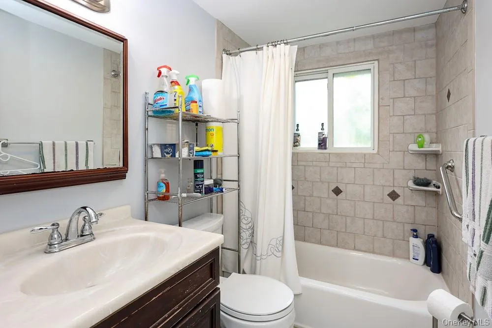 555 Windsor Avenue, Islip, NY, 4 Bedrooms Bedrooms, 7 Rooms Rooms,2 BathroomsBathrooms,Residential,For Rent,Windsor,0,1030408 555 Windsor Avenue, Islip, NY, 4 Bedrooms Bedrooms, 7 Rooms Rooms,2 BathroomsBathrooms,Residential,For Rent,Windsor,0,1030408