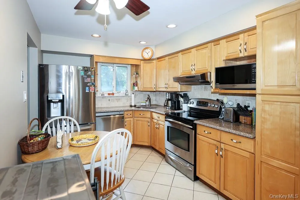 555 Windsor Avenue, Islip, NY, 4 Bedrooms Bedrooms, 7 Rooms Rooms,2 BathroomsBathrooms,Residential,For Rent,Windsor,0,1030408 555 Windsor Avenue, Islip, NY, 4 Bedrooms Bedrooms, 7 Rooms Rooms,2 BathroomsBathrooms,Residential,For Rent,Windsor,0,1030408