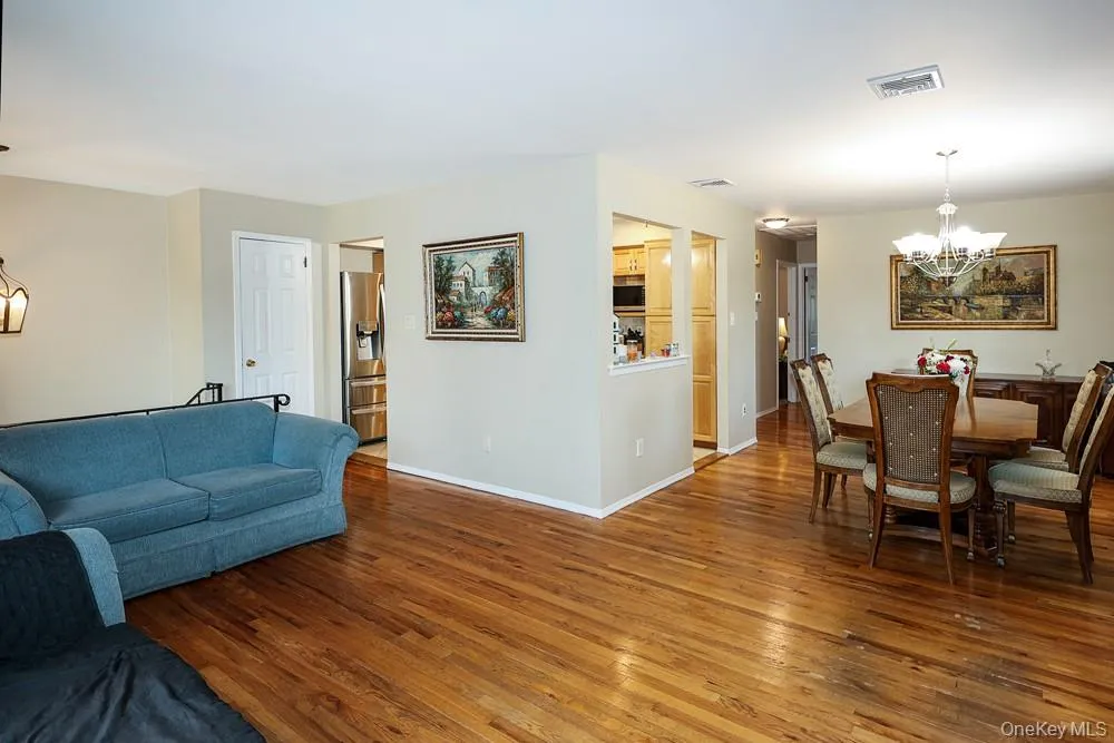 555 Windsor Avenue, Islip, NY, 4 Bedrooms Bedrooms, 7 Rooms Rooms,2 BathroomsBathrooms,Residential,For Rent,Windsor,0,1030408 555 Windsor Avenue, Islip, NY, 4 Bedrooms Bedrooms, 7 Rooms Rooms,2 BathroomsBathrooms,Residential,For Rent,Windsor,0,1030408
