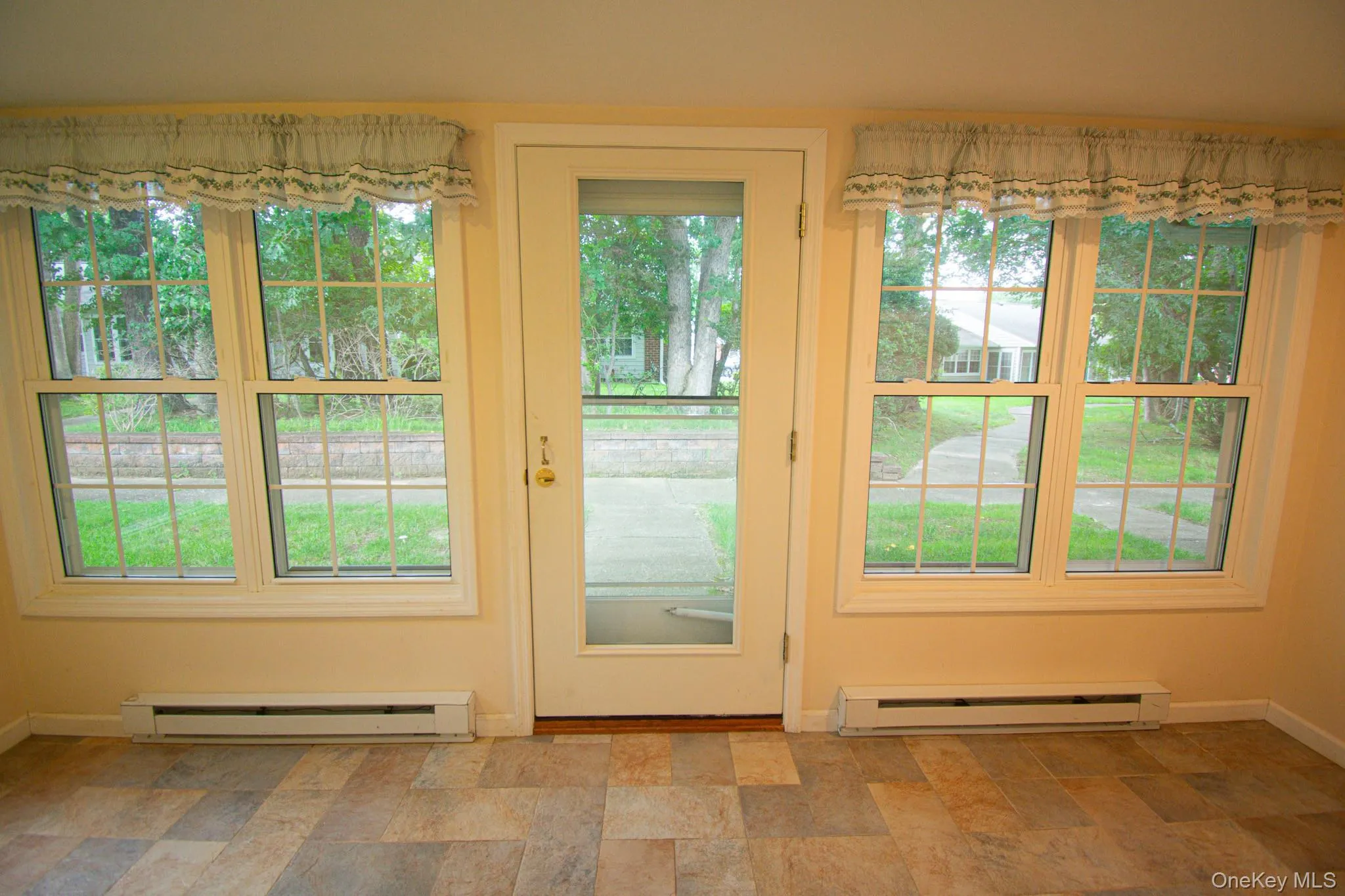179 Ventry Court, Brookhaven, NY, 2 Bedrooms Bedrooms, 6 Rooms Rooms,1 BathroomBathrooms,Residential,For Rent,Ventry,0,1030417 179 Ventry Court, Brookhaven, NY, 2 Bedrooms Bedrooms, 6 Rooms Rooms,1 BathroomBathrooms,Residential,For Rent,Ventry,0,1030417