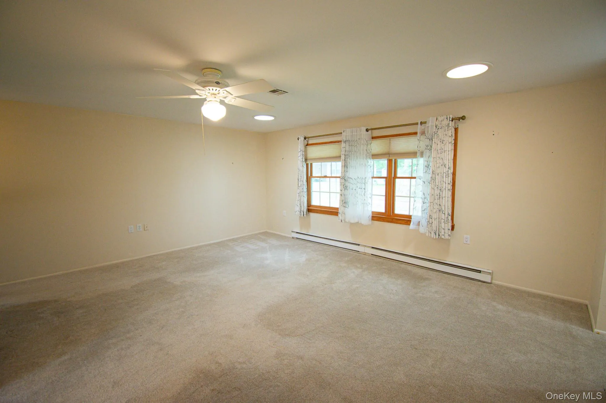 179 Ventry Court, Brookhaven, NY, 2 Bedrooms Bedrooms, 6 Rooms Rooms,1 BathroomBathrooms,Residential,For Rent,Ventry,0,1030417 179 Ventry Court, Brookhaven, NY, 2 Bedrooms Bedrooms, 6 Rooms Rooms,1 BathroomBathrooms,Residential,For Rent,Ventry,0,1030417