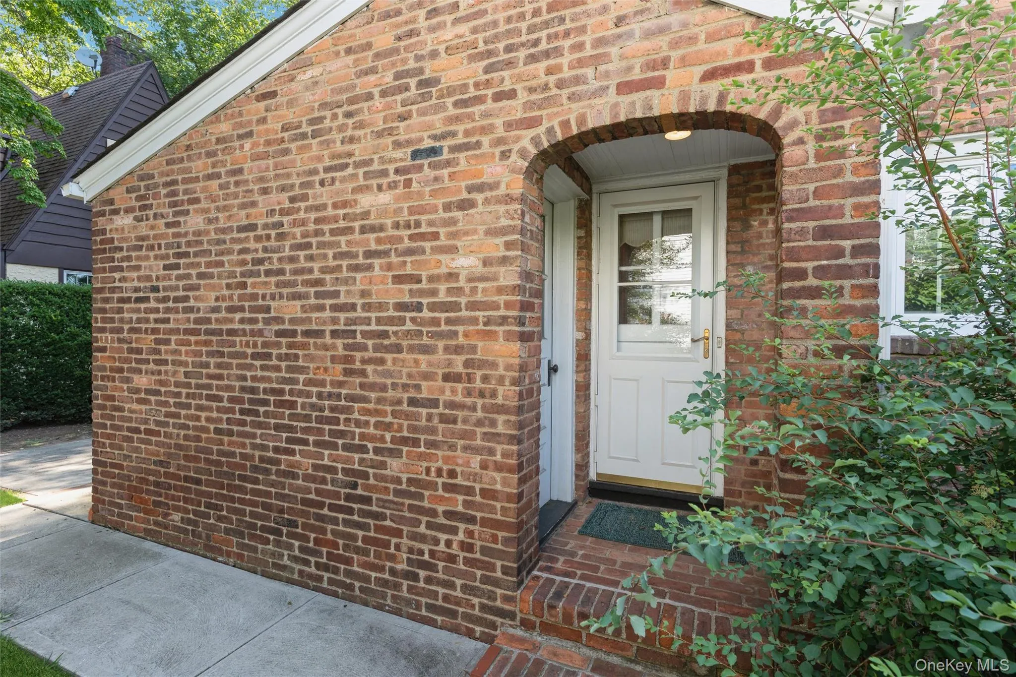 Backdoor to Kitchen and Garage Backdoor to Kitchen and Garage