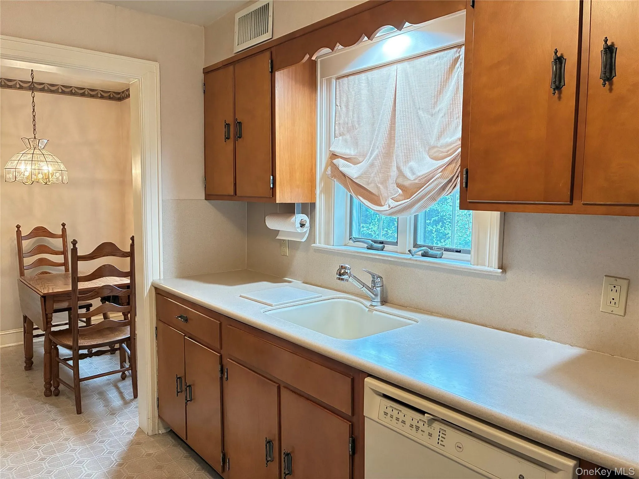 Eat-In Kitchen Eat-In Kitchen
