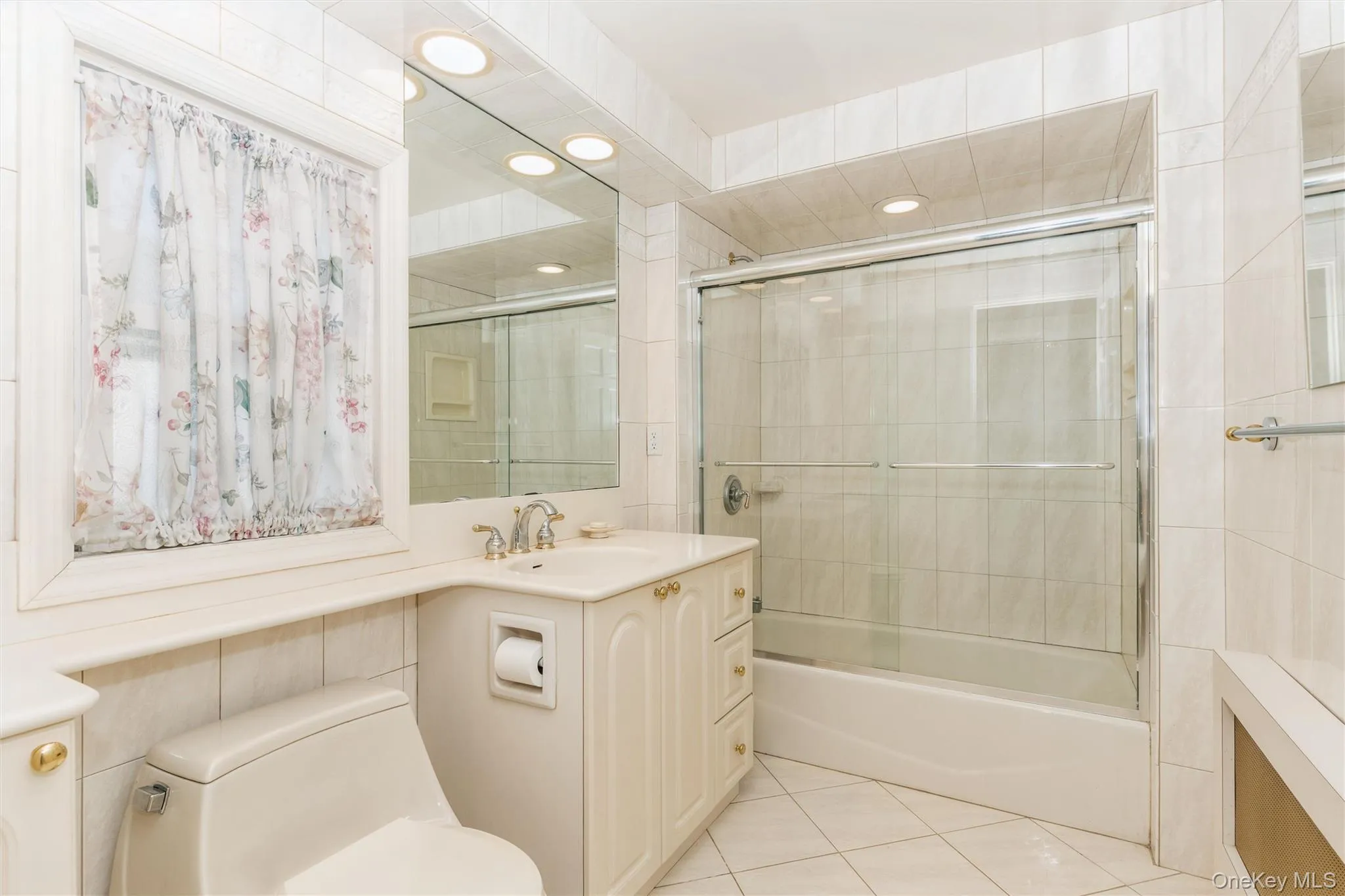 Full Bathroom Full Bathroom