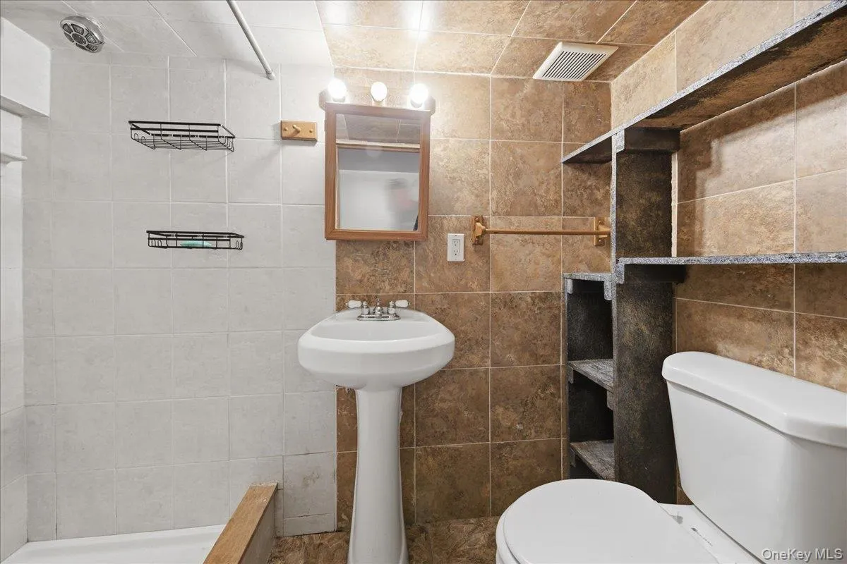 672 Drew Street, New York, NY, 3 Bedrooms Bedrooms, 6 Rooms Rooms,3 BathroomsBathrooms,Residential,For Rent,Drew,0,1030432 672 Drew Street, New York, NY, 3 Bedrooms Bedrooms, 6 Rooms Rooms,3 BathroomsBathrooms,Residential,For Rent,Drew,0,1030432