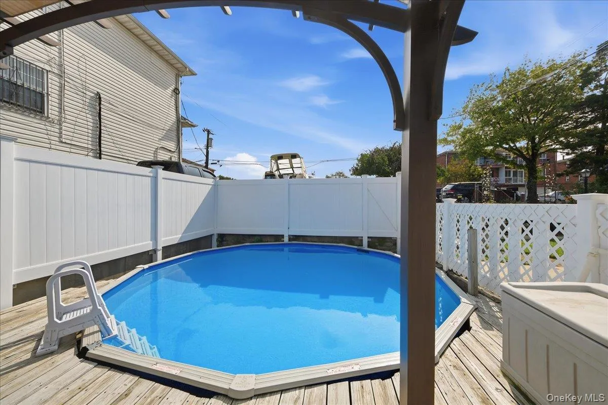 672 Drew Street, New York, NY, 3 Bedrooms Bedrooms, 6 Rooms Rooms,3 BathroomsBathrooms,Residential,For Rent,Drew,0,1030432 672 Drew Street, New York, NY, 3 Bedrooms Bedrooms, 6 Rooms Rooms,3 BathroomsBathrooms,Residential,For Rent,Drew,0,1030432