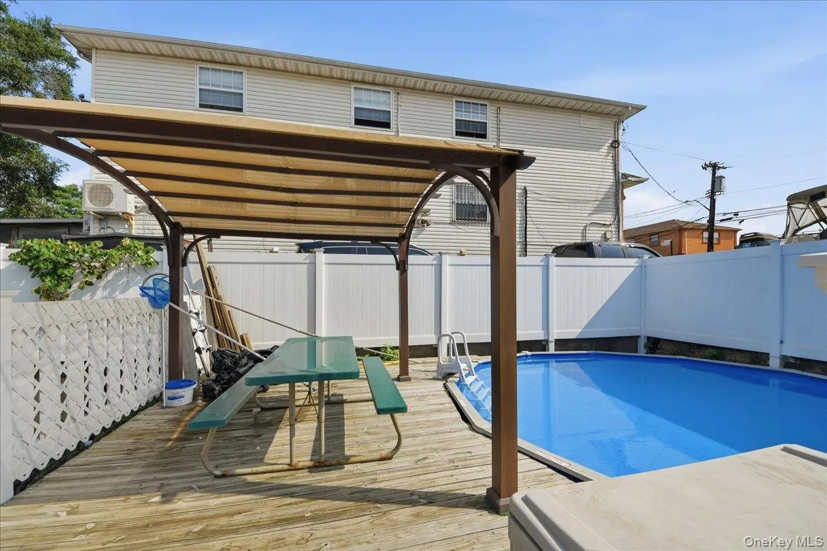672 Drew Street, New York, NY, 3 Bedrooms Bedrooms, 6 Rooms Rooms,3 BathroomsBathrooms,Residential,For Rent,Drew,0,1030432 672 Drew Street, New York, NY, 3 Bedrooms Bedrooms, 6 Rooms Rooms,3 BathroomsBathrooms,Residential,For Rent,Drew,0,1030432