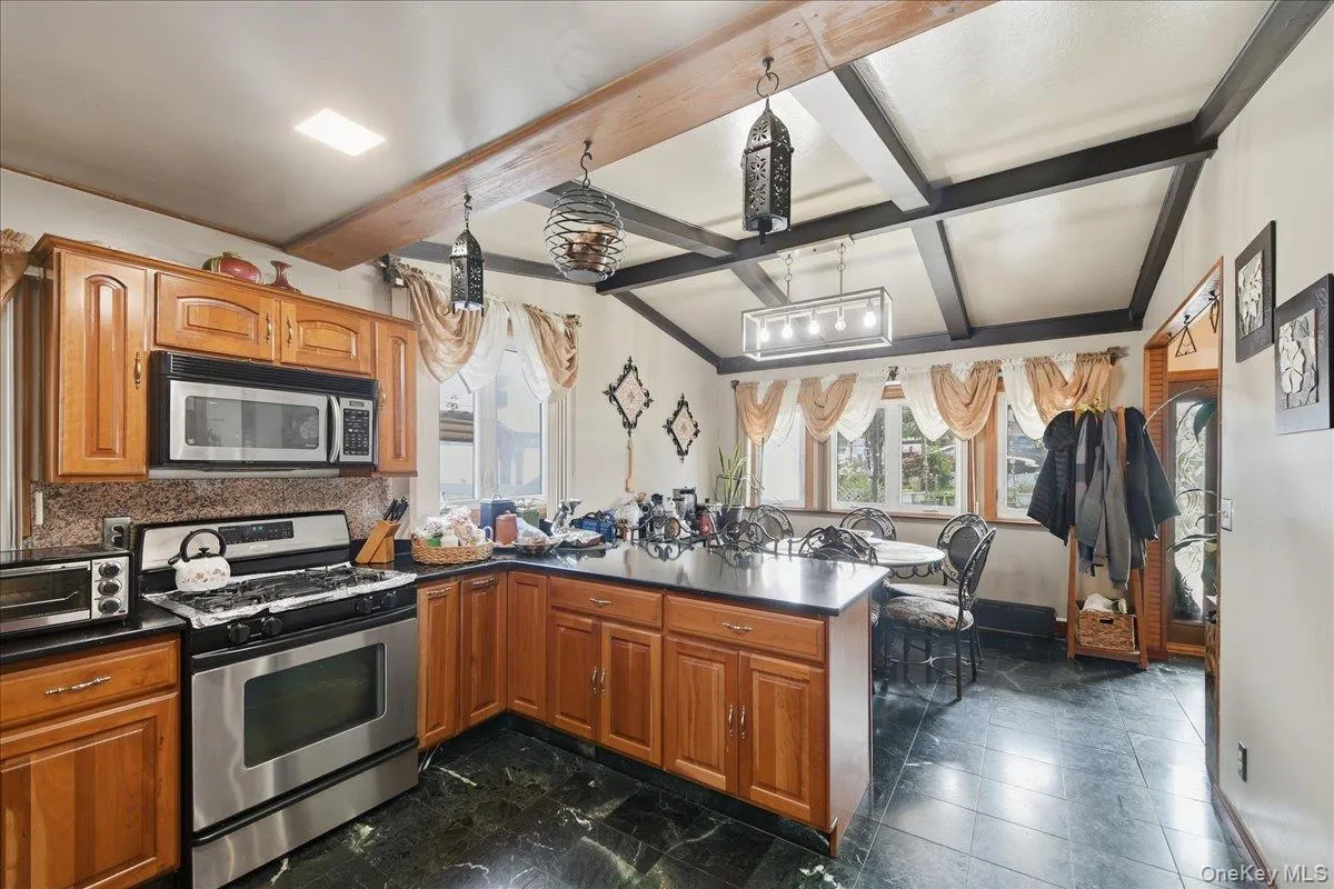 672 Drew Street, New York, NY, 3 Bedrooms Bedrooms, 6 Rooms Rooms,3 BathroomsBathrooms,Residential,For Rent,Drew,0,1030432 672 Drew Street, New York, NY, 3 Bedrooms Bedrooms, 6 Rooms Rooms,3 BathroomsBathrooms,Residential,For Rent,Drew,0,1030432