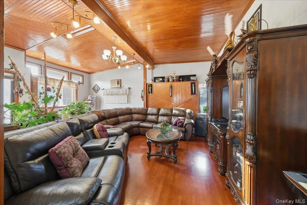 672 Drew Street, New York, NY, 3 Bedrooms Bedrooms, 6 Rooms Rooms,3 BathroomsBathrooms,Residential,For Rent,Drew,0,1030432 672 Drew Street, New York, NY, 3 Bedrooms Bedrooms, 6 Rooms Rooms,3 BathroomsBathrooms,Residential,For Rent,Drew,0,1030432
