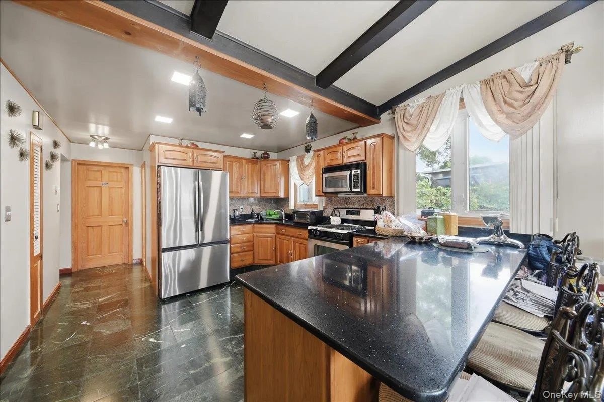 672 Drew Street, New York, NY, 3 Bedrooms Bedrooms, 6 Rooms Rooms,3 BathroomsBathrooms,Residential,For Rent,Drew,0,1030432 672 Drew Street, New York, NY, 3 Bedrooms Bedrooms, 6 Rooms Rooms,3 BathroomsBathrooms,Residential,For Rent,Drew,0,1030432