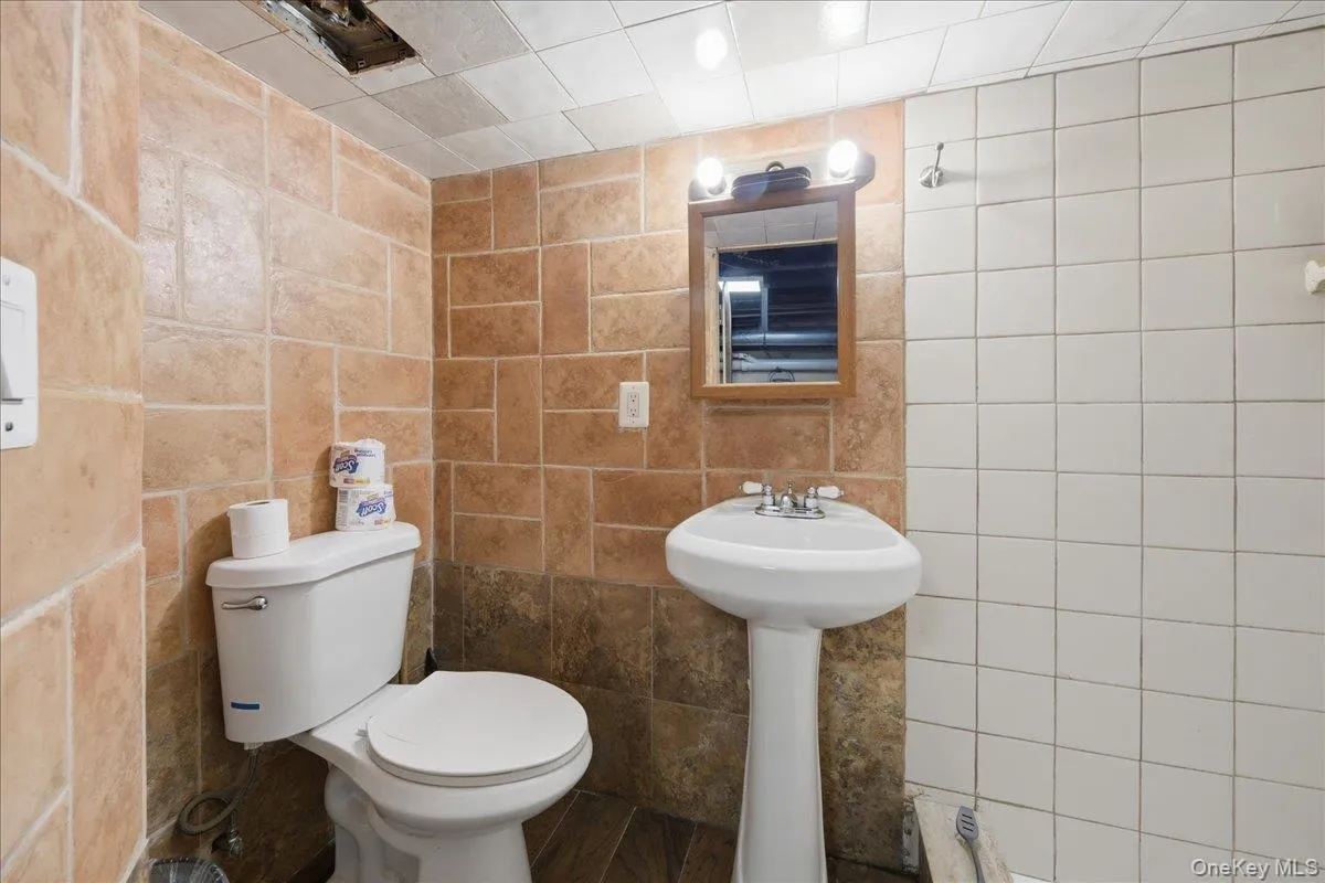672 Drew Street, New York, NY, 3 Bedrooms Bedrooms, 6 Rooms Rooms,3 BathroomsBathrooms,Residential,For Rent,Drew,0,1030432 672 Drew Street, New York, NY, 3 Bedrooms Bedrooms, 6 Rooms Rooms,3 BathroomsBathrooms,Residential,For Rent,Drew,0,1030432
