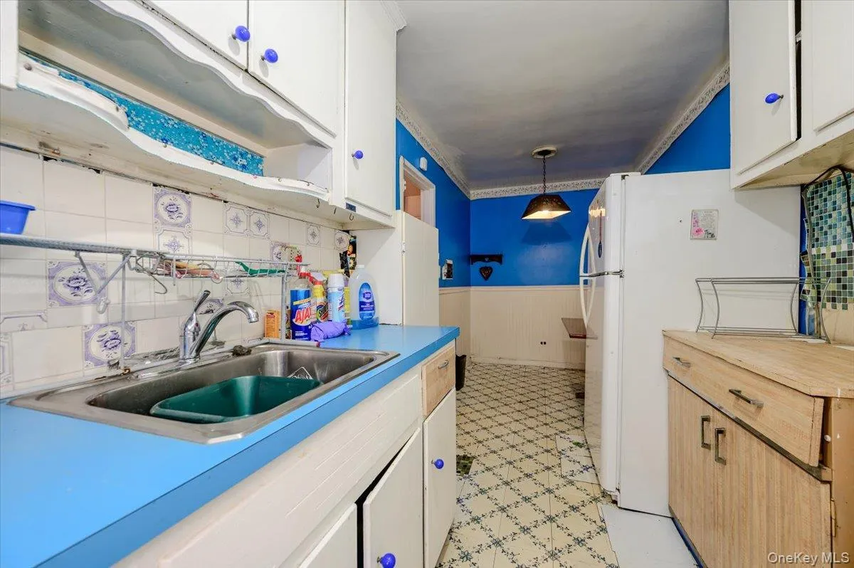 33-44 93rd Street, New York, NY, 2 Bedrooms Bedrooms, 6 Rooms Rooms,1 BathroomBathrooms,Residential,For Rent,93rd,0,1030438 33-44 93rd Street, New York, NY, 2 Bedrooms Bedrooms, 6 Rooms Rooms,1 BathroomBathrooms,Residential,For Rent,93rd,0,1030438