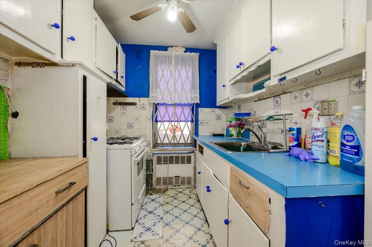 33-44 93rd Street, New York, NY, 2 Bedrooms Bedrooms, 6 Rooms Rooms,1 BathroomBathrooms,Residential,For Rent,93rd,0,1030438 33-44 93rd Street, New York, NY, 2 Bedrooms Bedrooms, 6 Rooms Rooms,1 BathroomBathrooms,Residential,For Rent,93rd,0,1030438