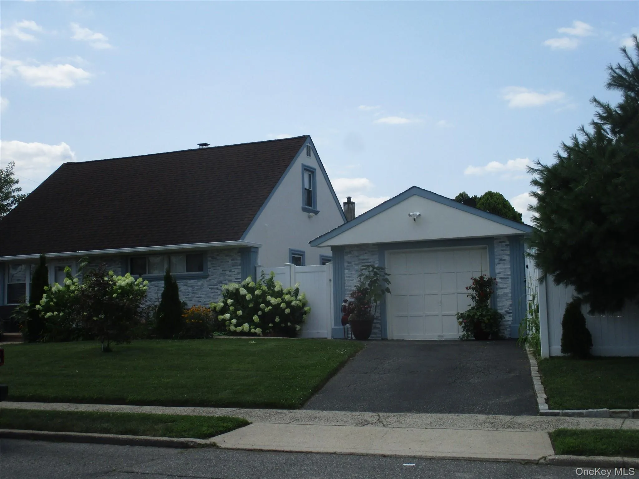 835 Washington Avenue, Hempstead, NY, 4 Bedrooms Bedrooms, 6 Rooms Rooms,1 BathroomBathrooms,Residential,For Rent,Washington,0,1030439 835 Washington Avenue, Hempstead, NY, 4 Bedrooms Bedrooms, 6 Rooms Rooms,1 BathroomBathrooms,Residential,For Rent,Washington,0,1030439