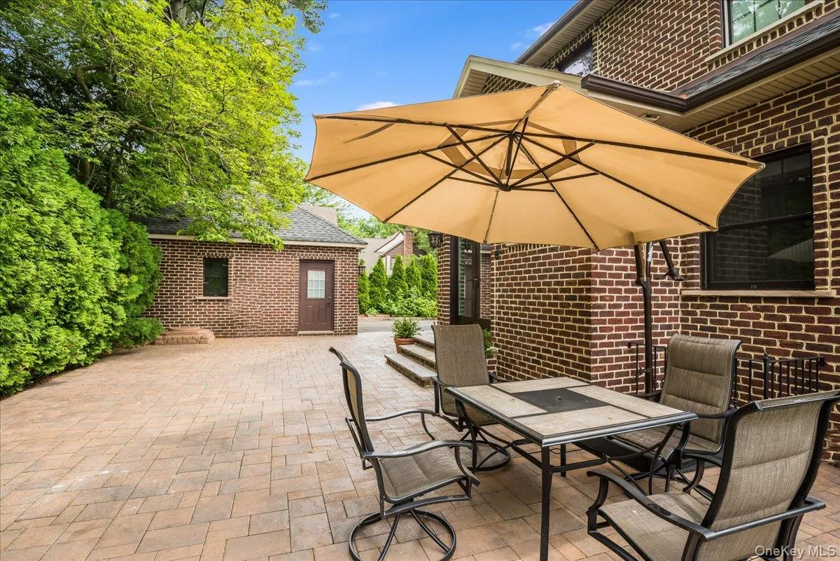 11 School Street, North Hempstead, NY, 4 Bedrooms Bedrooms, 8 Rooms Rooms,3 BathroomsBathrooms,Residential Lease,For Rent,School,0,1030452 11 School Street, North Hempstead, NY, 4 Bedrooms Bedrooms, 8 Rooms Rooms,3 BathroomsBathrooms,Residential Lease,For Rent,School,0,1030452