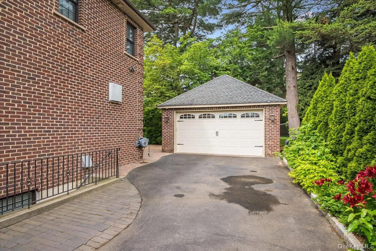 11 School Street, North Hempstead, NY, 4 Bedrooms Bedrooms, 8 Rooms Rooms,3 BathroomsBathrooms,Residential Lease,For Rent,School,0,1030452 11 School Street, North Hempstead, NY, 4 Bedrooms Bedrooms, 8 Rooms Rooms,3 BathroomsBathrooms,Residential Lease,For Rent,School,0,1030452