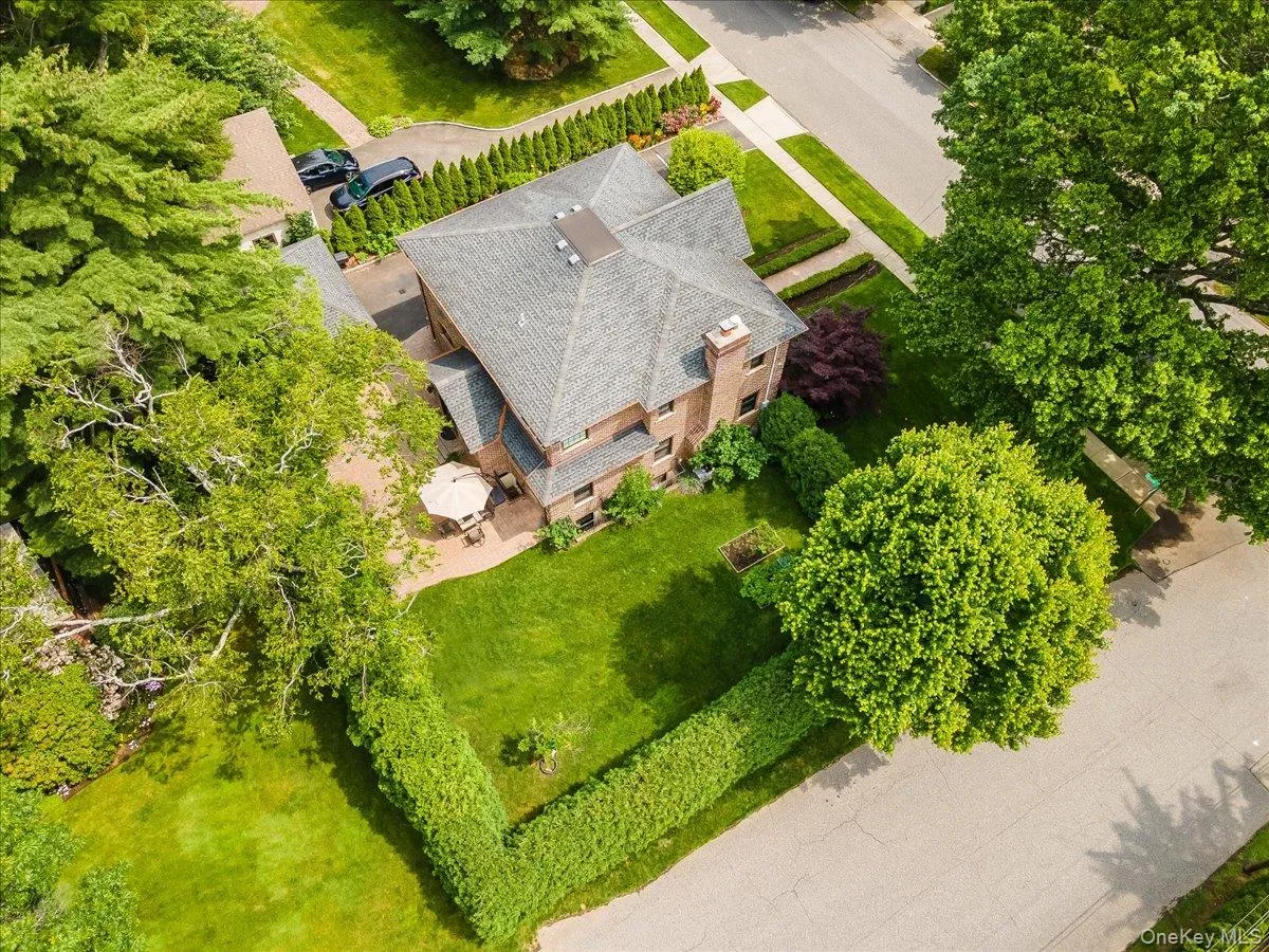 11 School Street, North Hempstead, NY, 4 Bedrooms Bedrooms, 8 Rooms Rooms,3 BathroomsBathrooms,Residential Lease,For Rent,School,0,1030452 11 School Street, North Hempstead, NY, 4 Bedrooms Bedrooms, 8 Rooms Rooms,3 BathroomsBathrooms,Residential Lease,For Rent,School,0,1030452