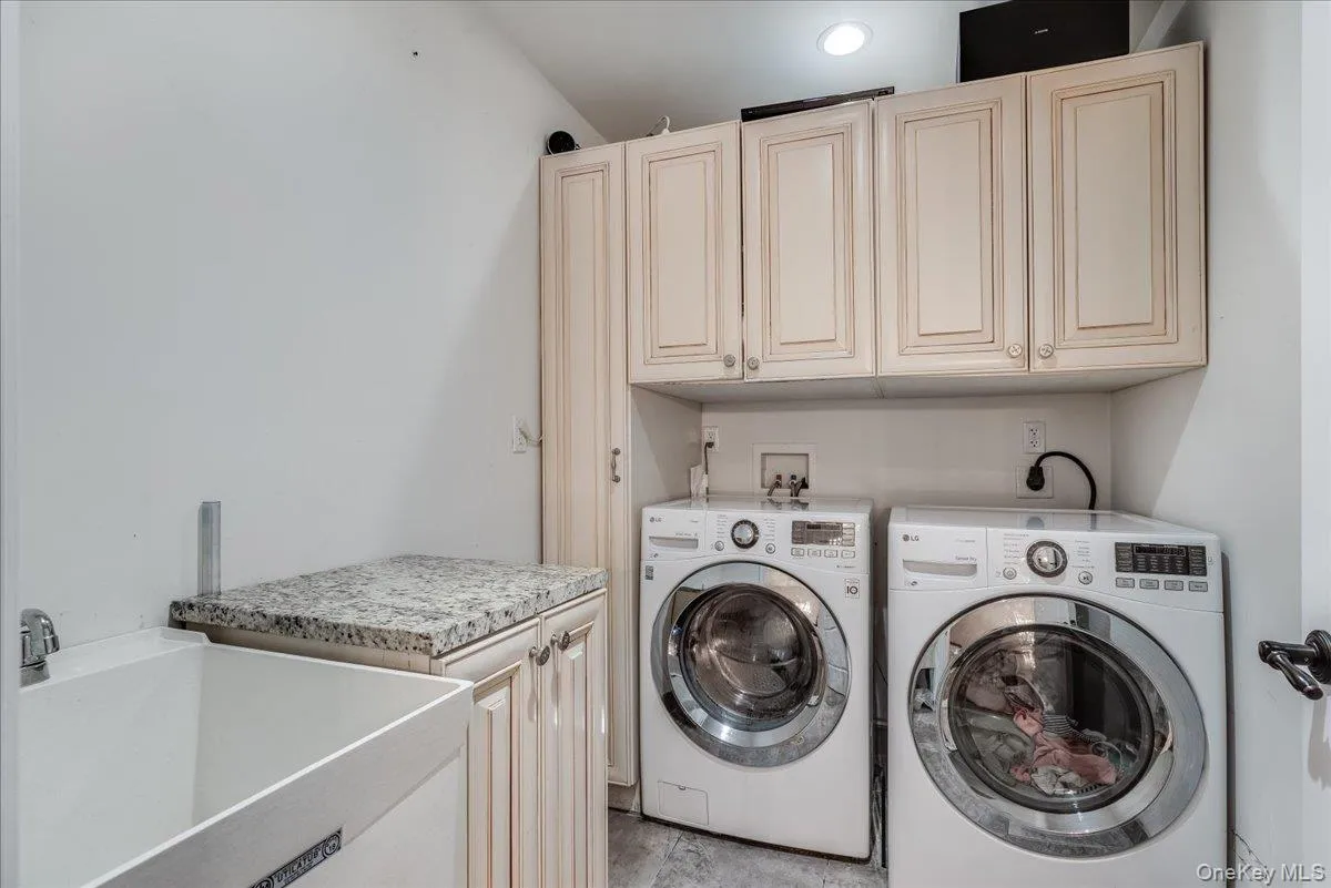 11 School Street, North Hempstead, NY, 4 Bedrooms Bedrooms, 8 Rooms Rooms,3 BathroomsBathrooms,Residential Lease,For Rent,School,0,1030452 11 School Street, North Hempstead, NY, 4 Bedrooms Bedrooms, 8 Rooms Rooms,3 BathroomsBathrooms,Residential Lease,For Rent,School,0,1030452