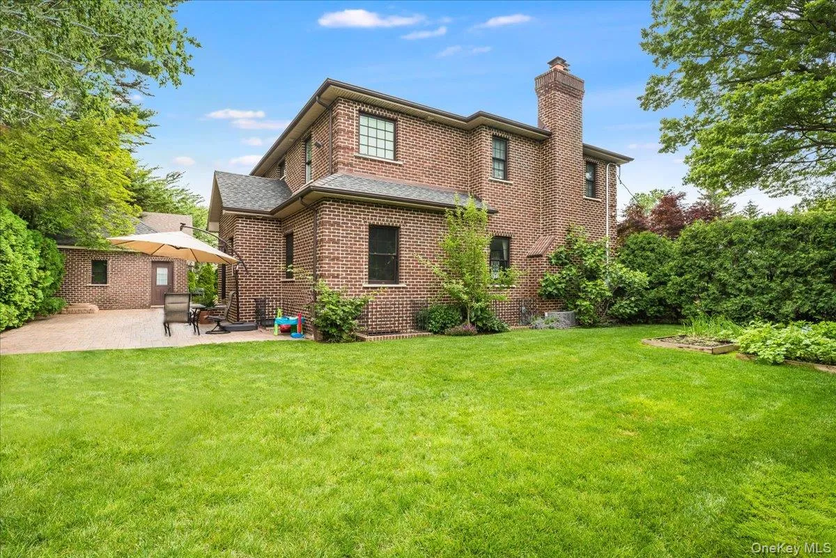 11 School Street, North Hempstead, NY, 4 Bedrooms Bedrooms, 8 Rooms Rooms,3 BathroomsBathrooms,Residential Lease,For Rent,School,0,1030452 11 School Street, North Hempstead, NY, 4 Bedrooms Bedrooms, 8 Rooms Rooms,3 BathroomsBathrooms,Residential Lease,For Rent,School,0,1030452