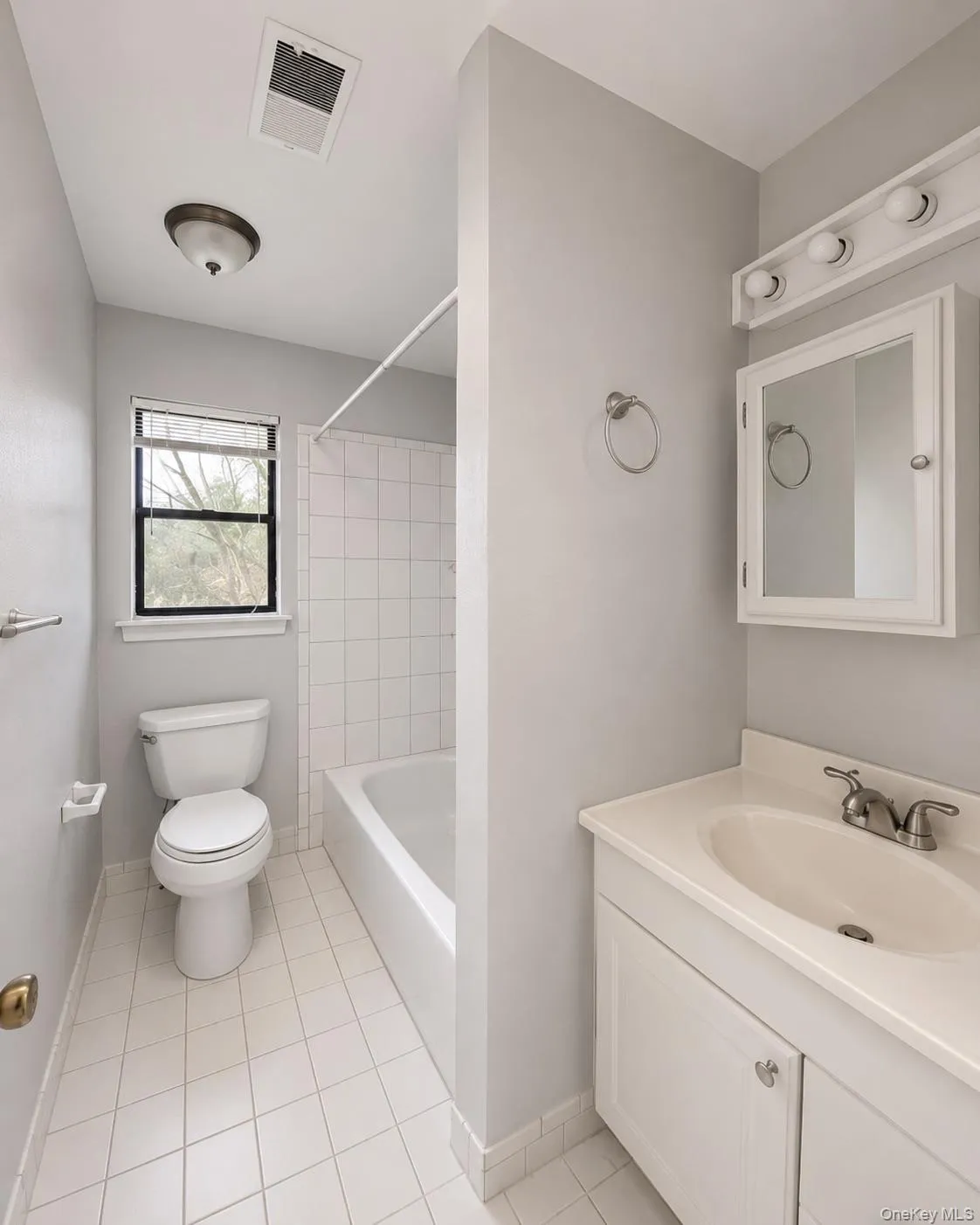 24 Milford Lane, Ramapo, NY, 2 Bedrooms Bedrooms, 5 Rooms Rooms,1 BathroomBathrooms,Residential Lease,For Rent,Milford,0,1030464 24 Milford Lane, Ramapo, NY, 2 Bedrooms Bedrooms, 5 Rooms Rooms,1 BathroomBathrooms,Residential Lease,For Rent,Milford,0,1030464