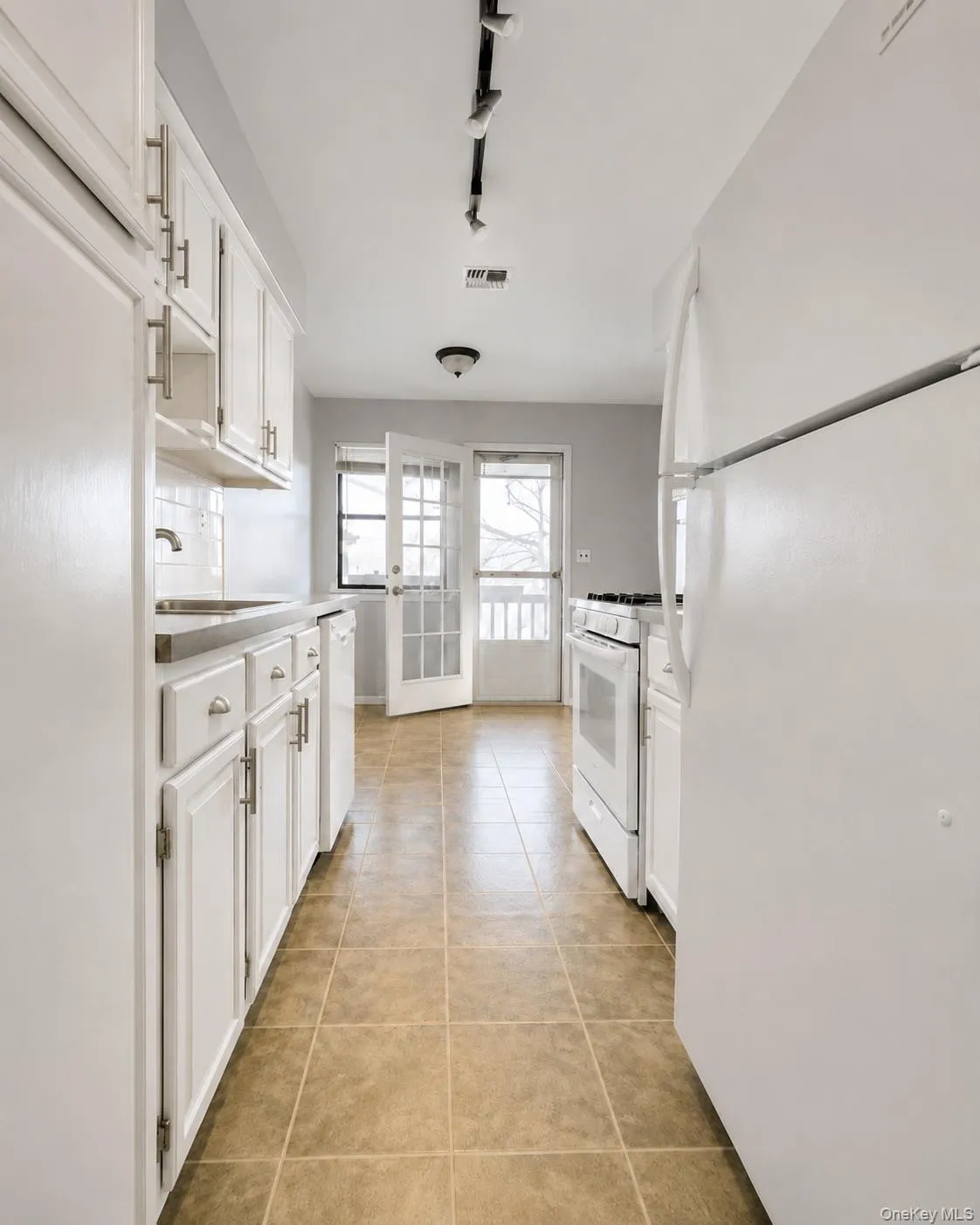 24 Milford Lane, Ramapo, NY, 2 Bedrooms Bedrooms, 5 Rooms Rooms,1 BathroomBathrooms,Residential Lease,For Rent,Milford,0,1030464 24 Milford Lane, Ramapo, NY, 2 Bedrooms Bedrooms, 5 Rooms Rooms,1 BathroomBathrooms,Residential Lease,For Rent,Milford,0,1030464