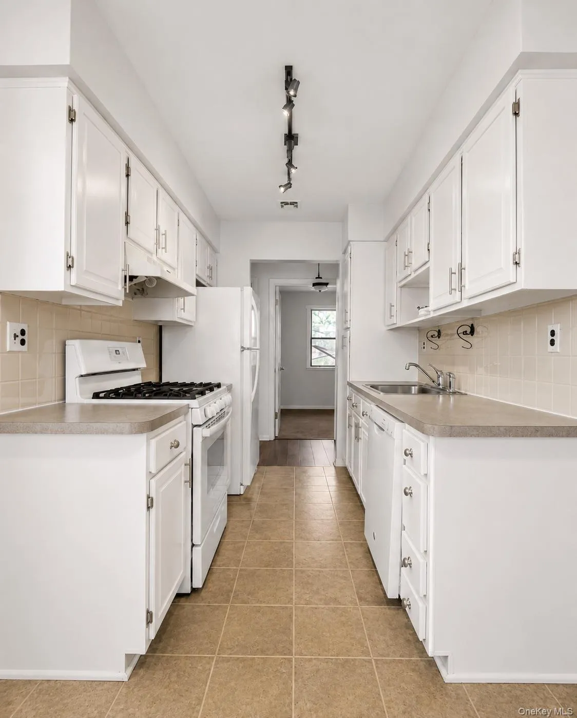 24 Milford Lane, Ramapo, NY, 2 Bedrooms Bedrooms, 5 Rooms Rooms,1 BathroomBathrooms,Residential Lease,For Rent,Milford,0,1030464 24 Milford Lane, Ramapo, NY, 2 Bedrooms Bedrooms, 5 Rooms Rooms,1 BathroomBathrooms,Residential Lease,For Rent,Milford,0,1030464