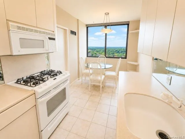 26910 Grand Central Parkway, New York, NY, 2 Bedrooms Bedrooms, 5 Rooms Rooms,2 BathroomsBathrooms,Residential,For Rent,Grand Central,0,1030472 26910 Grand Central Parkway, New York, NY, 2 Bedrooms Bedrooms, 5 Rooms Rooms,2 BathroomsBathrooms,Residential,For Rent,Grand Central,0,1030472