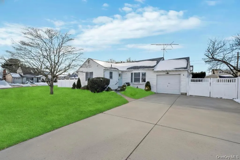 4 Adams Street, Oyster Bay, NY, 3 Bedrooms Bedrooms, 9 Rooms Rooms,2 BathroomsBathrooms,Residential,For Rent,Adams,0,1030482 4 Adams Street, Oyster Bay, NY, 3 Bedrooms Bedrooms, 9 Rooms Rooms,2 BathroomsBathrooms,Residential,For Rent,Adams,0,1030482