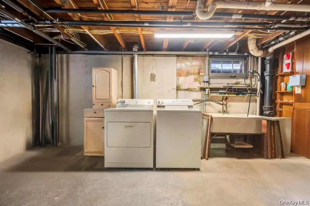 4 Adams Street, Oyster Bay, NY, 3 Bedrooms Bedrooms, 9 Rooms Rooms,2 BathroomsBathrooms,Residential,For Rent,Adams,0,1030482 4 Adams Street, Oyster Bay, NY, 3 Bedrooms Bedrooms, 9 Rooms Rooms,2 BathroomsBathrooms,Residential,For Rent,Adams,0,1030482