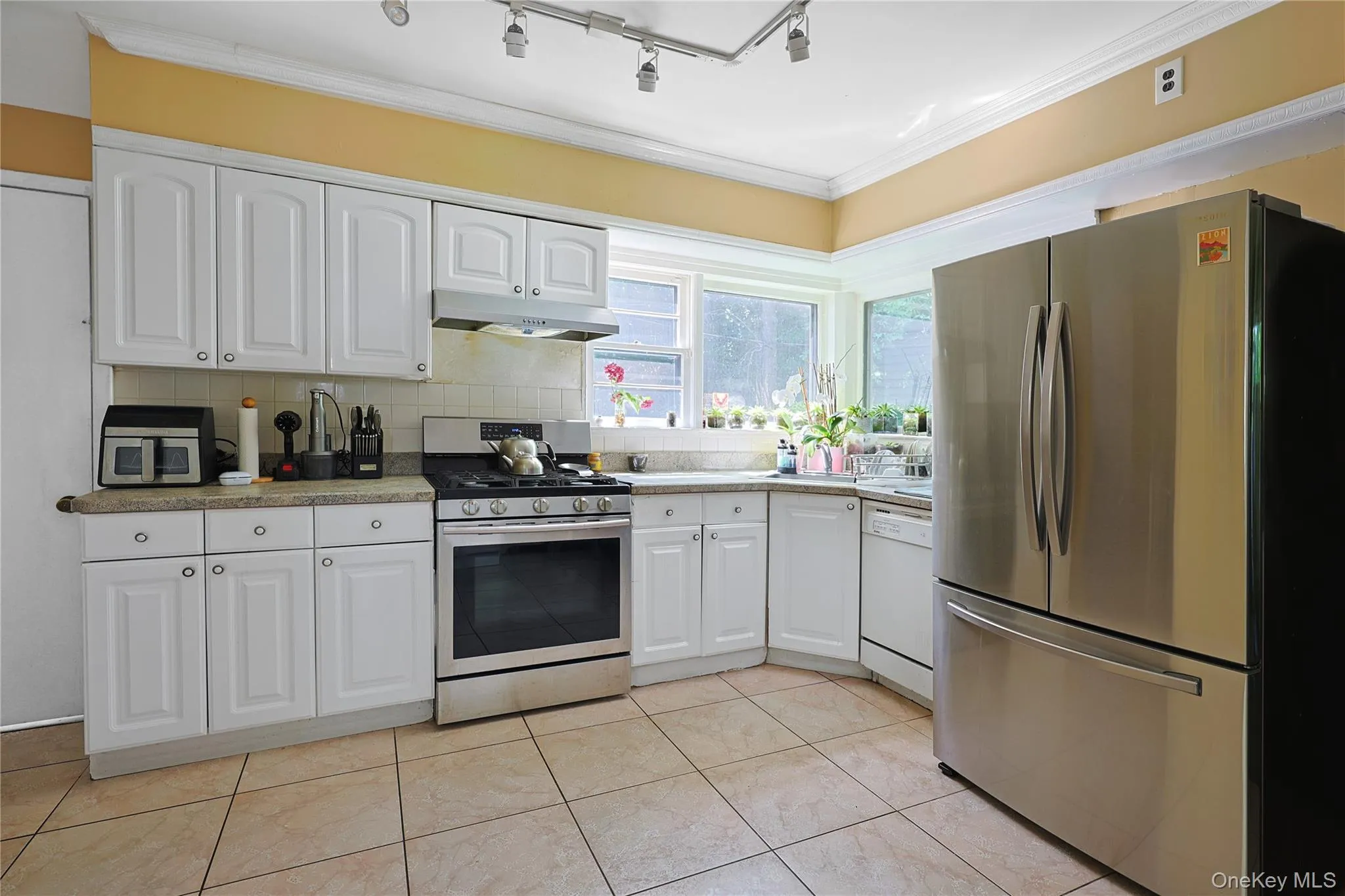 14 Clover Drive, North Hempstead, NY, 4 Bedrooms Bedrooms, 10 Rooms Rooms,2 BathroomsBathrooms,Residential,For Rent,Clover,0,1030494 14 Clover Drive, North Hempstead, NY, 4 Bedrooms Bedrooms, 10 Rooms Rooms,2 BathroomsBathrooms,Residential,For Rent,Clover,0,1030494