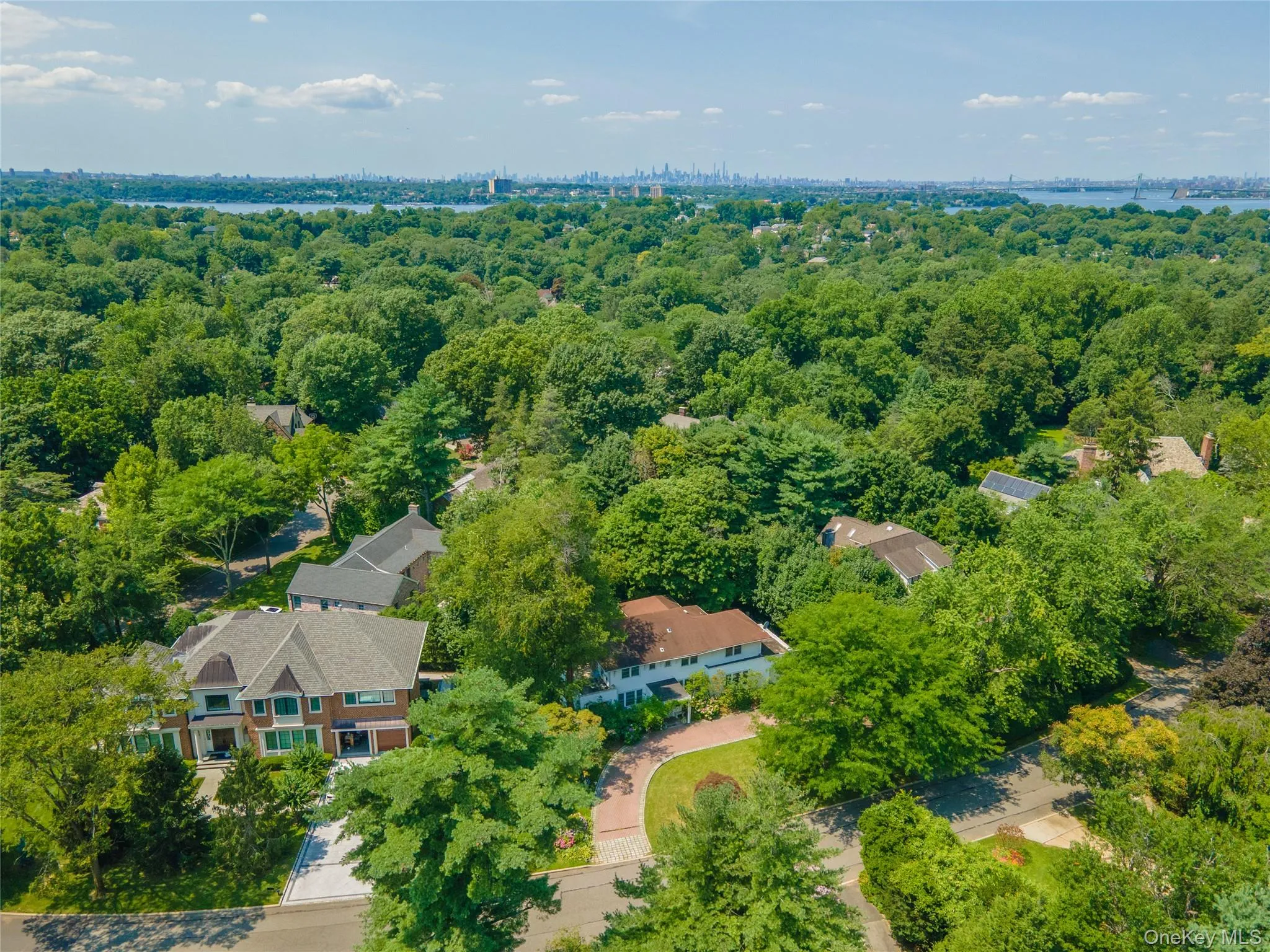 14 Clover Drive, North Hempstead, NY, 4 Bedrooms Bedrooms, 10 Rooms Rooms,2 BathroomsBathrooms,Residential,For Rent,Clover,0,1030494 14 Clover Drive, North Hempstead, NY, 4 Bedrooms Bedrooms, 10 Rooms Rooms,2 BathroomsBathrooms,Residential,For Rent,Clover,0,1030494