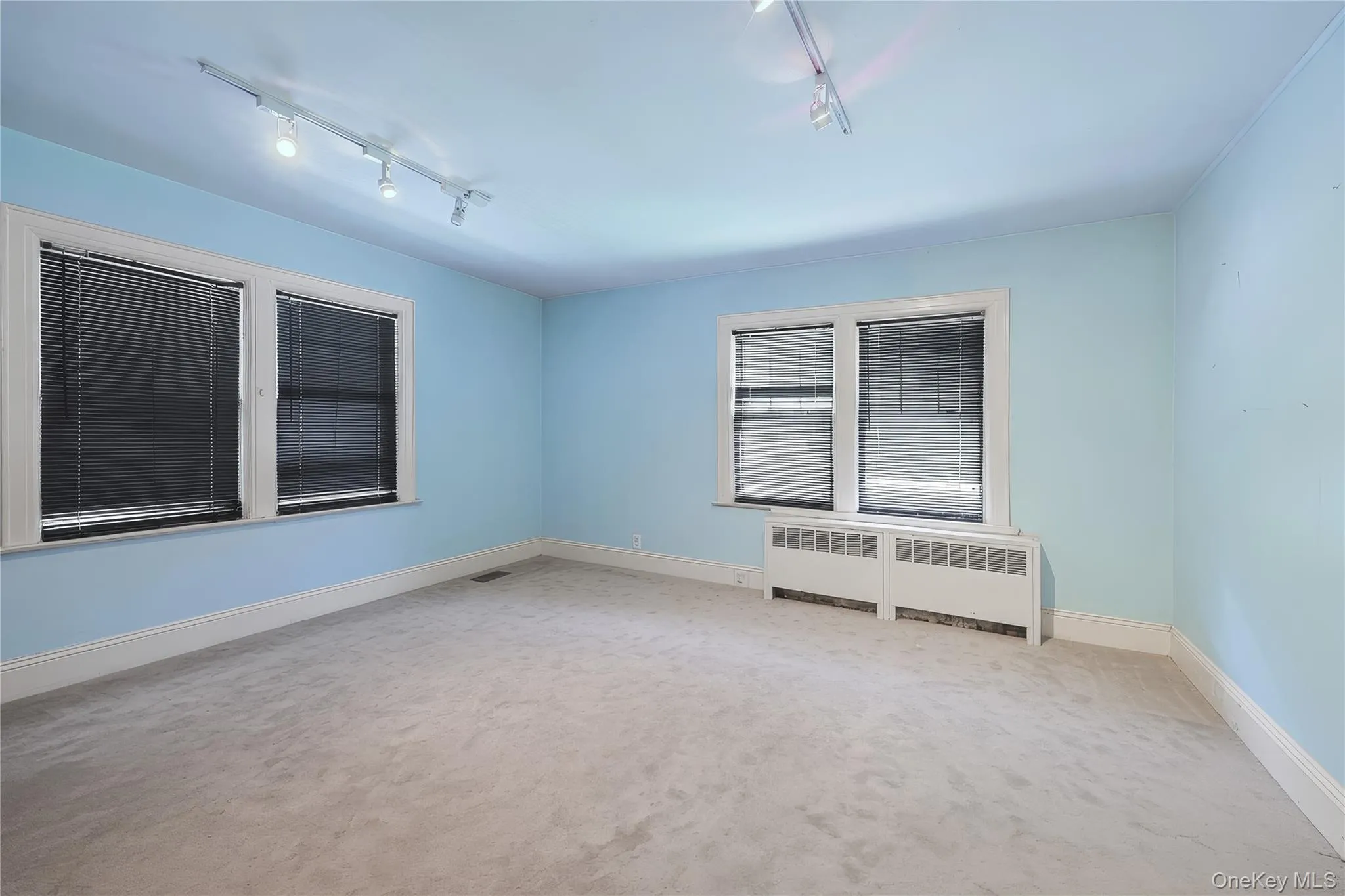 14 Clover Drive, North Hempstead, NY, 4 Bedrooms Bedrooms, 10 Rooms Rooms,2 BathroomsBathrooms,Residential,For Rent,Clover,0,1030494 14 Clover Drive, North Hempstead, NY, 4 Bedrooms Bedrooms, 10 Rooms Rooms,2 BathroomsBathrooms,Residential,For Rent,Clover,0,1030494