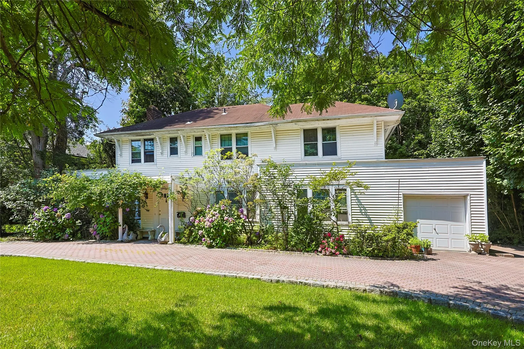 14 Clover Drive, North Hempstead, NY, 4 Bedrooms Bedrooms, 10 Rooms Rooms,2 BathroomsBathrooms,Residential,For Rent,Clover,0,1030494 14 Clover Drive, North Hempstead, NY, 4 Bedrooms Bedrooms, 10 Rooms Rooms,2 BathroomsBathrooms,Residential,For Rent,Clover,0,1030494
