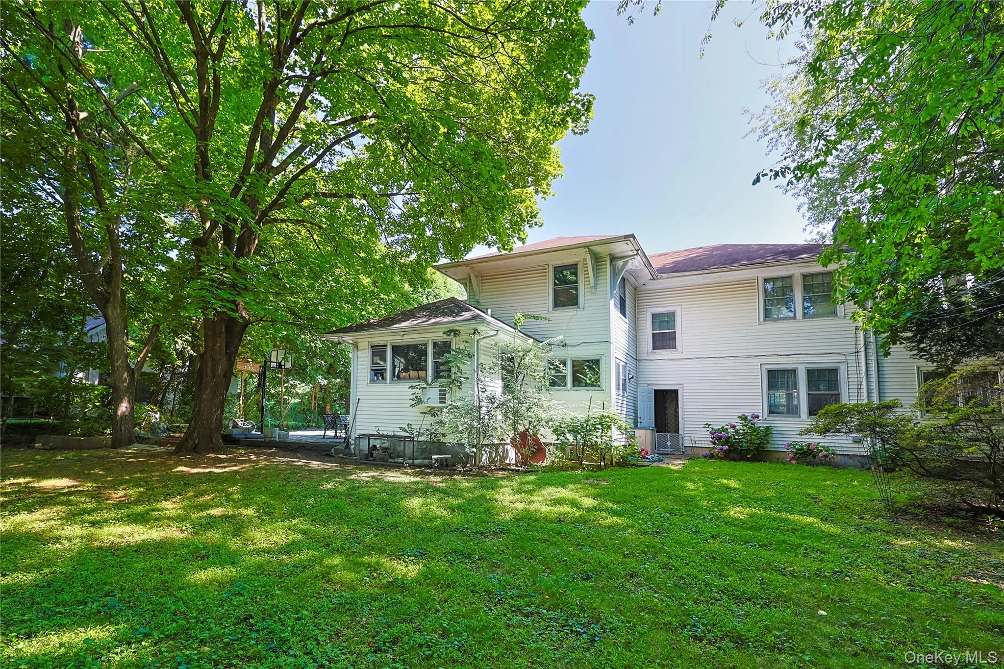 14 Clover Drive, North Hempstead, NY, 4 Bedrooms Bedrooms, 10 Rooms Rooms,2 BathroomsBathrooms,Residential,For Rent,Clover,0,1030494 14 Clover Drive, North Hempstead, NY, 4 Bedrooms Bedrooms, 10 Rooms Rooms,2 BathroomsBathrooms,Residential,For Rent,Clover,0,1030494