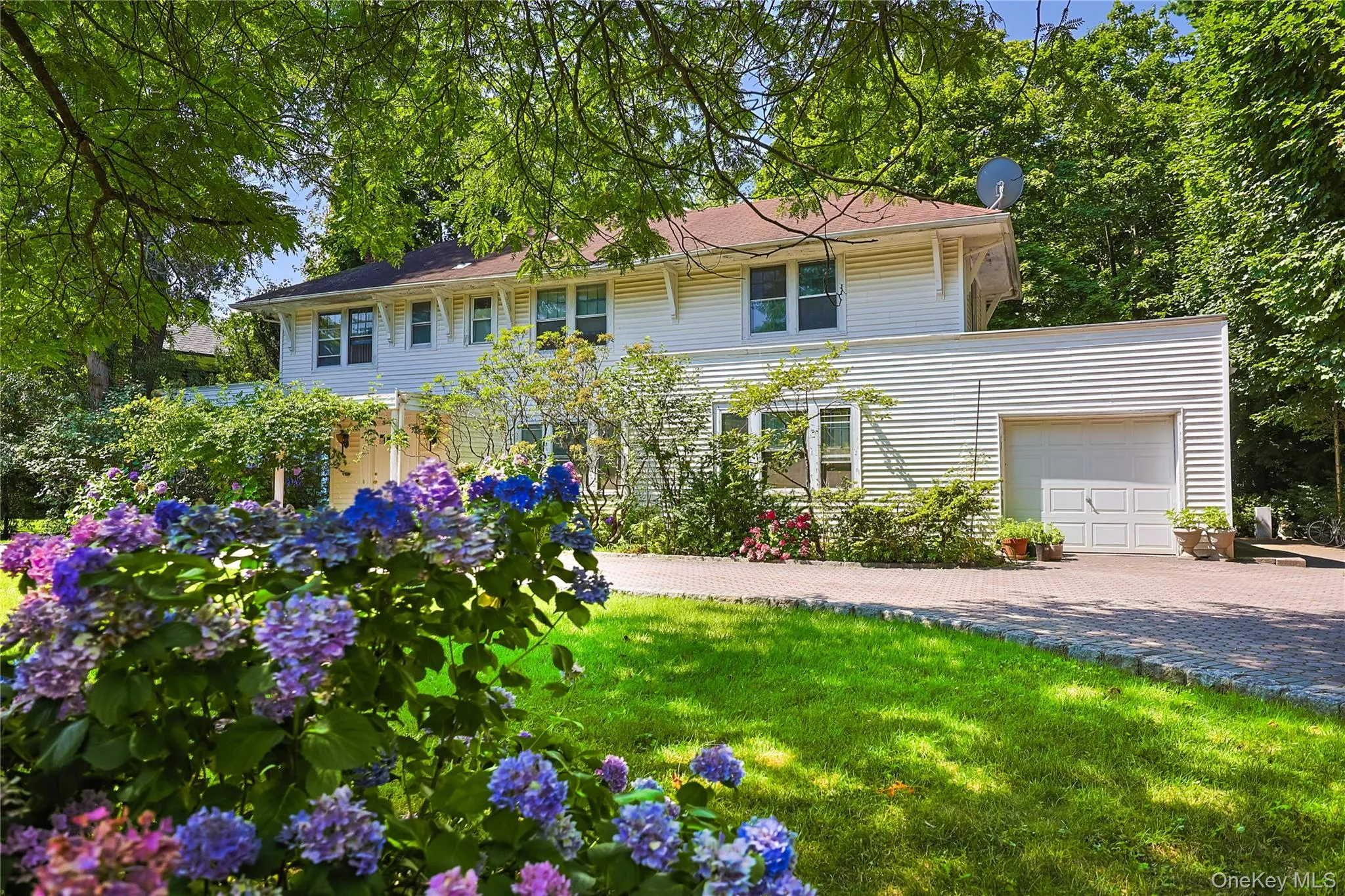 14 Clover Drive, North Hempstead, NY, 4 Bedrooms Bedrooms, 10 Rooms Rooms,2 BathroomsBathrooms,Residential,For Rent,Clover,0,1030494 14 Clover Drive, North Hempstead, NY, 4 Bedrooms Bedrooms, 10 Rooms Rooms,2 BathroomsBathrooms,Residential,For Rent,Clover,0,1030494